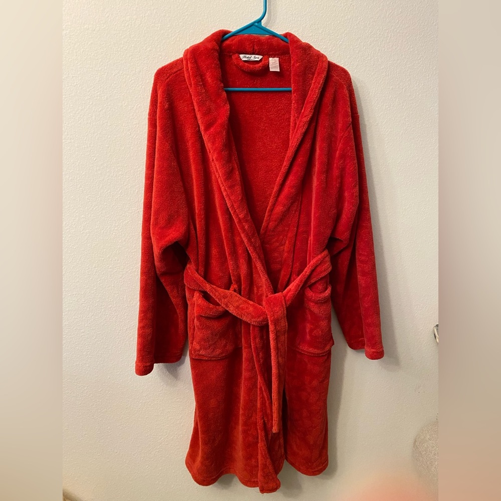 Hotel Spa Collection Solid Red Tie Bathrobe. One size Fits Most. 100% polyester